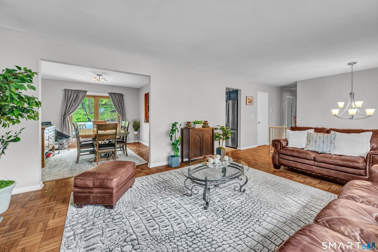 8 Mendes Rd - Photo 6 of 33