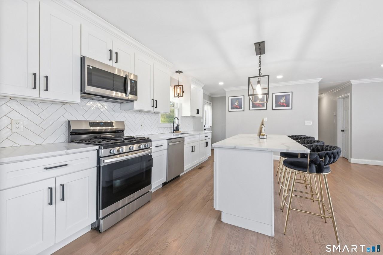 130 Deramo Pl - Photo 3 of 15