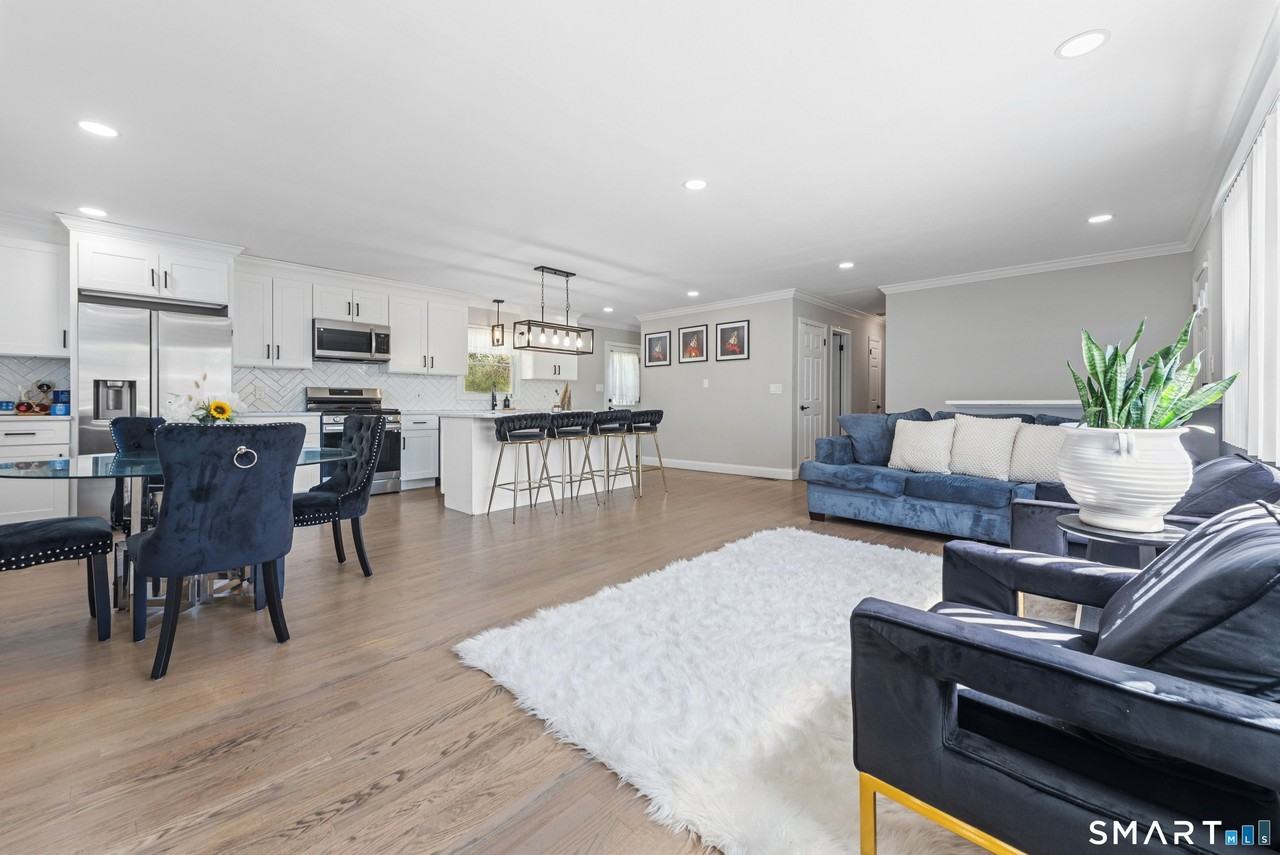 130 Deramo Pl - Photo 4 of 15