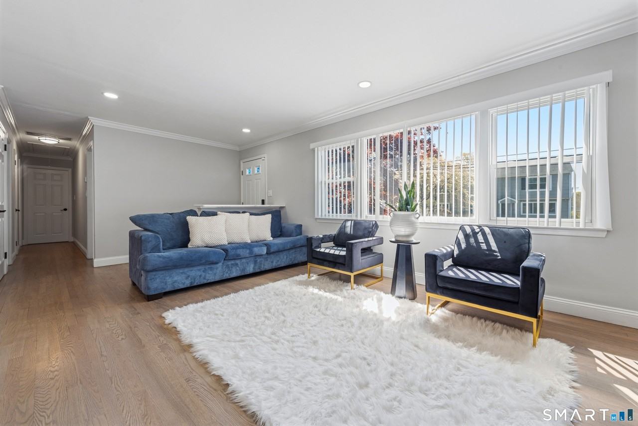 130 Deramo Pl - Photo 5 of 15