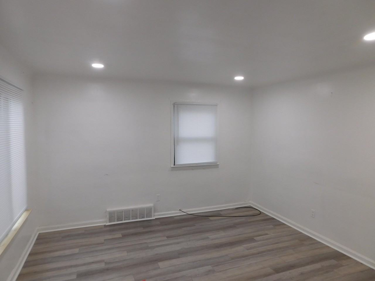6490 Stahelin Ave - Photo 4 of 30
