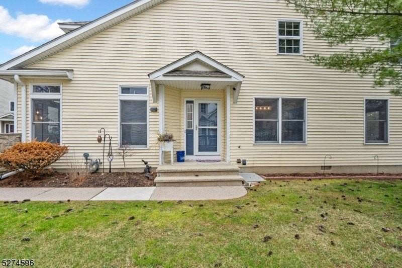 18 Pond Ridge Dr - Photo 2 of 31