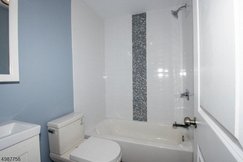 19 Northfield Ave #1R - Photo 5 of 26