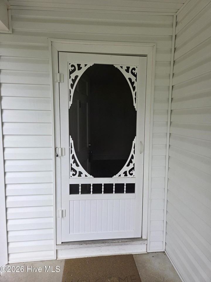 2711 E 2nd St #B - Photo 2 of 16
