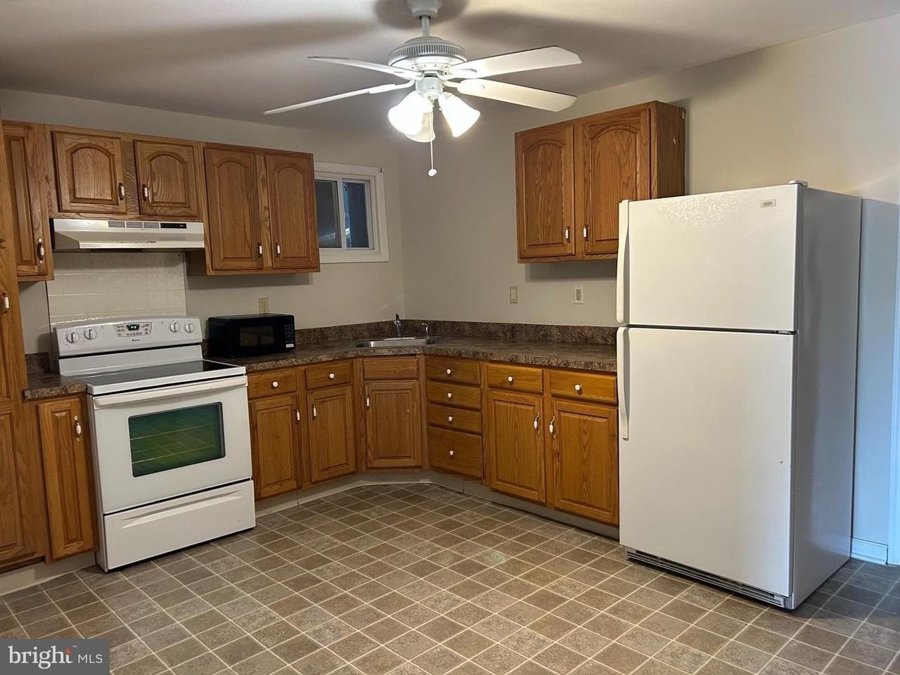 206 Courtland St - Photo 3 of 8
