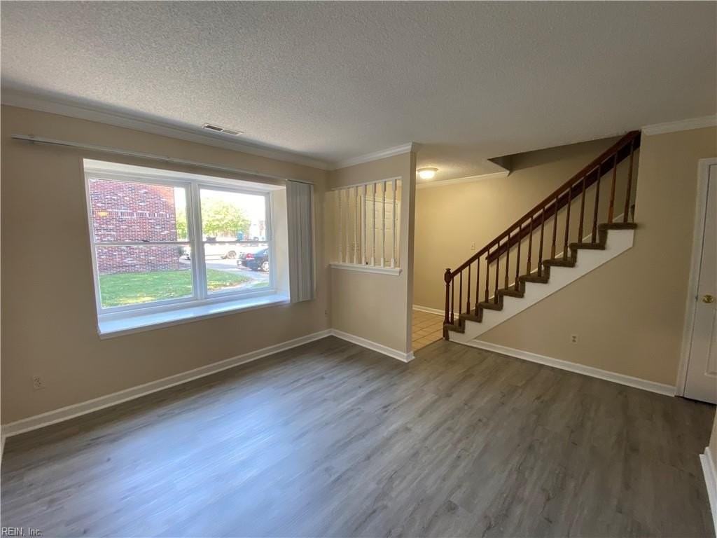 1924 Darnell Dr - Photo 2 of 20