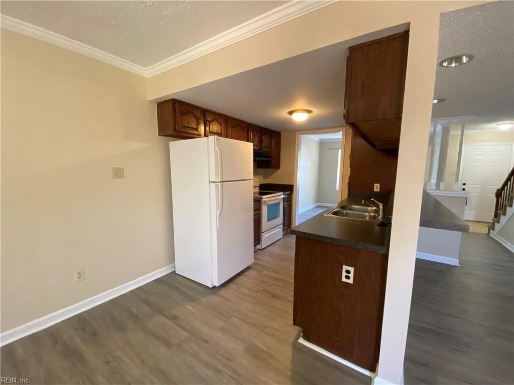 1924 Darnell Dr - Photo 3 of 20