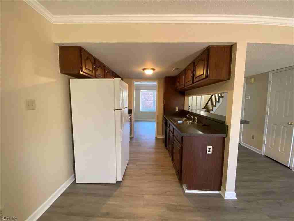 1924 Darnell Dr - Photo 4 of 20