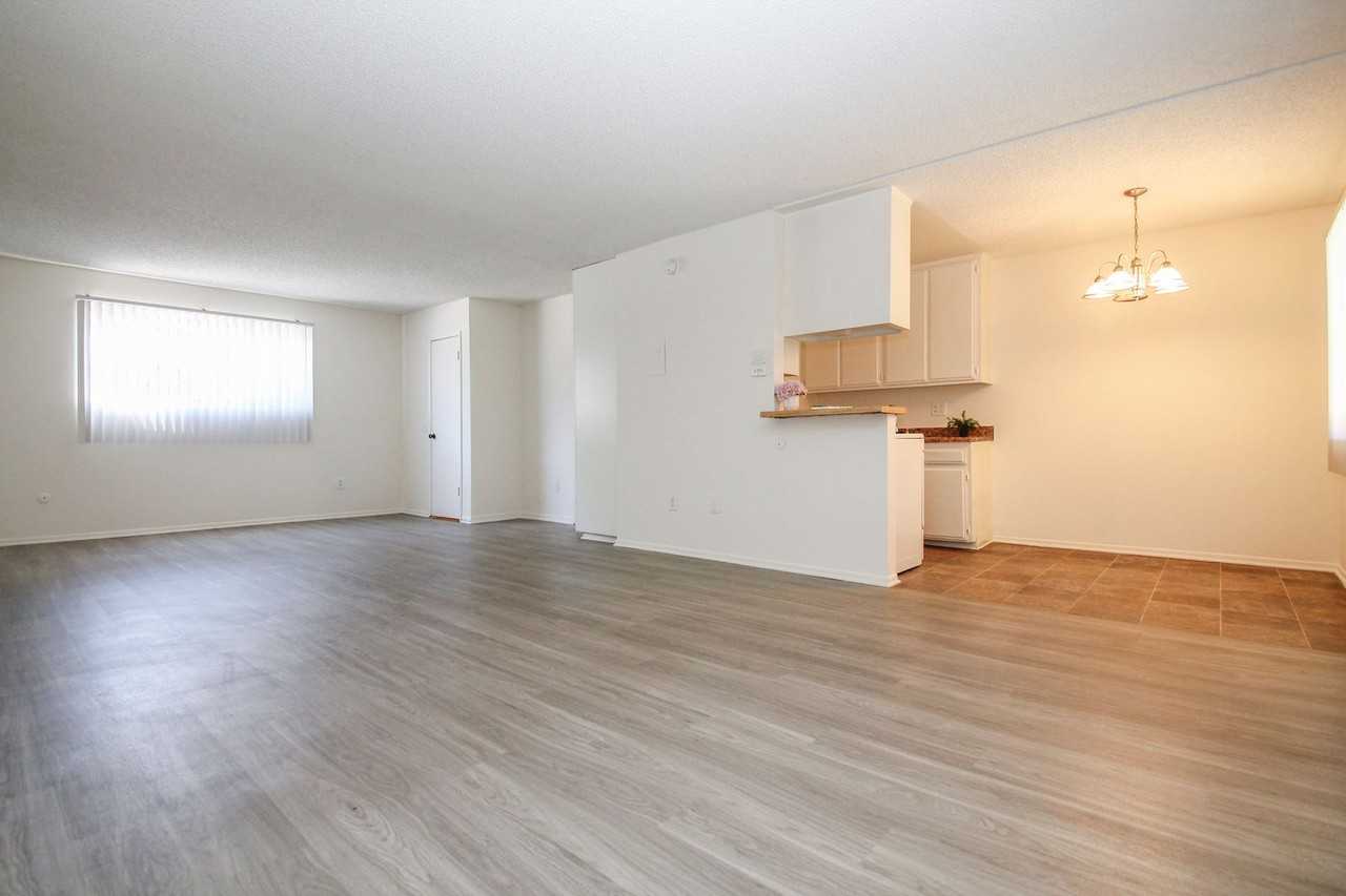 7457 Woodman Ave. - Photo 5 of 23