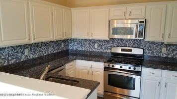 featured image of 11 Hawthorne Dr