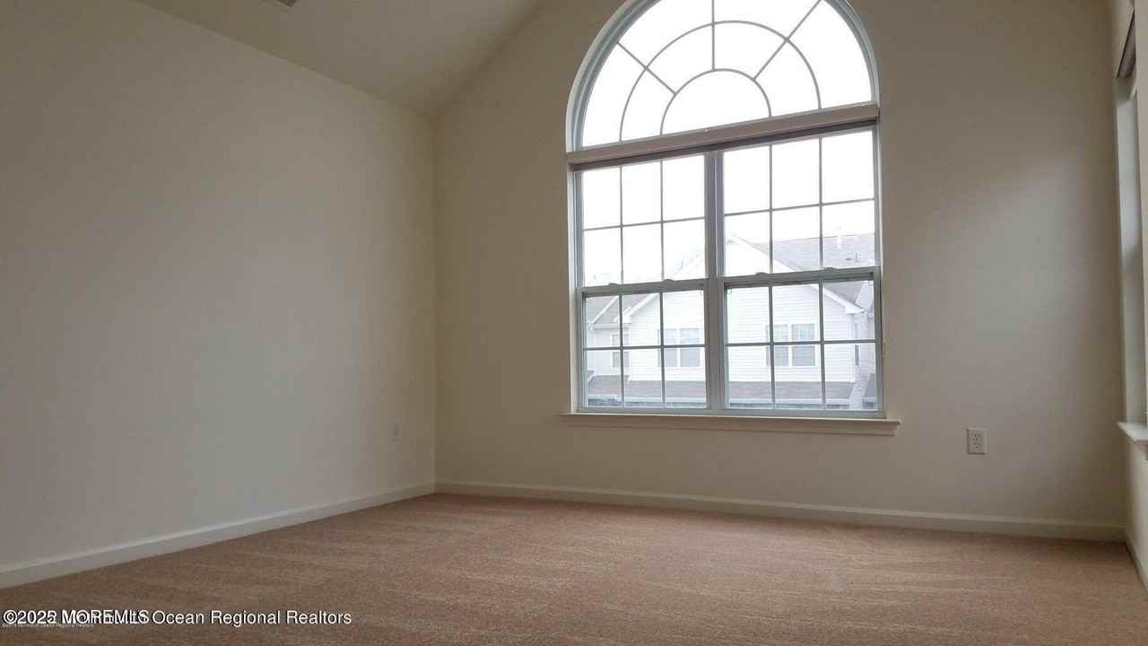 11 Hawthorne Dr - Photo 4 of 6