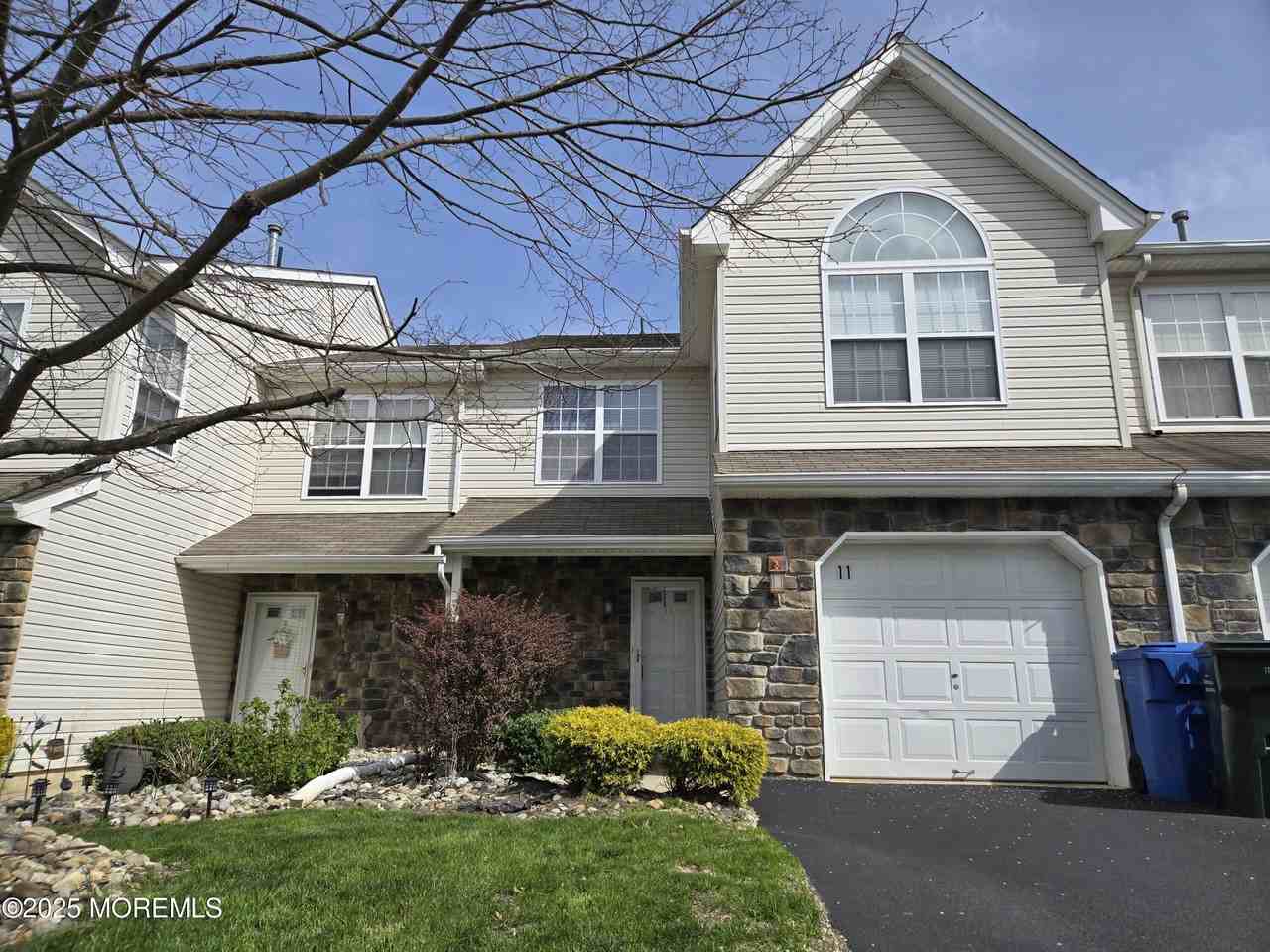 11 Hawthorne Dr - Photo 6 of 6