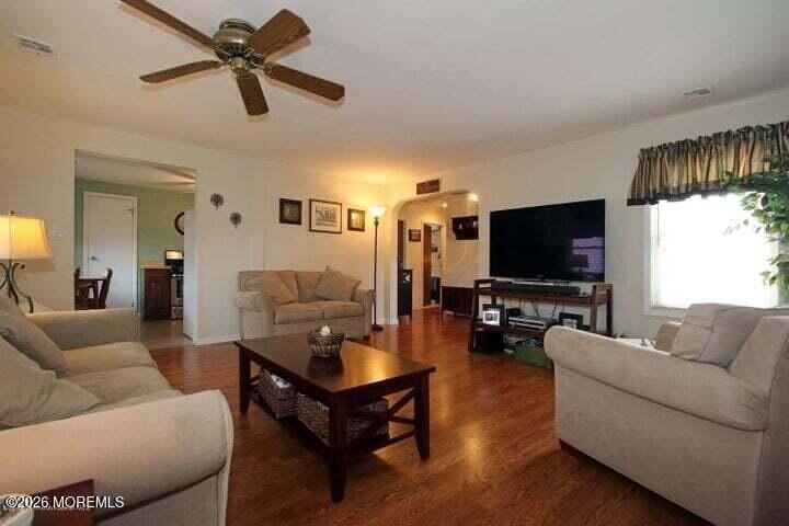 18 Mills Ave - Photo 4 of 13