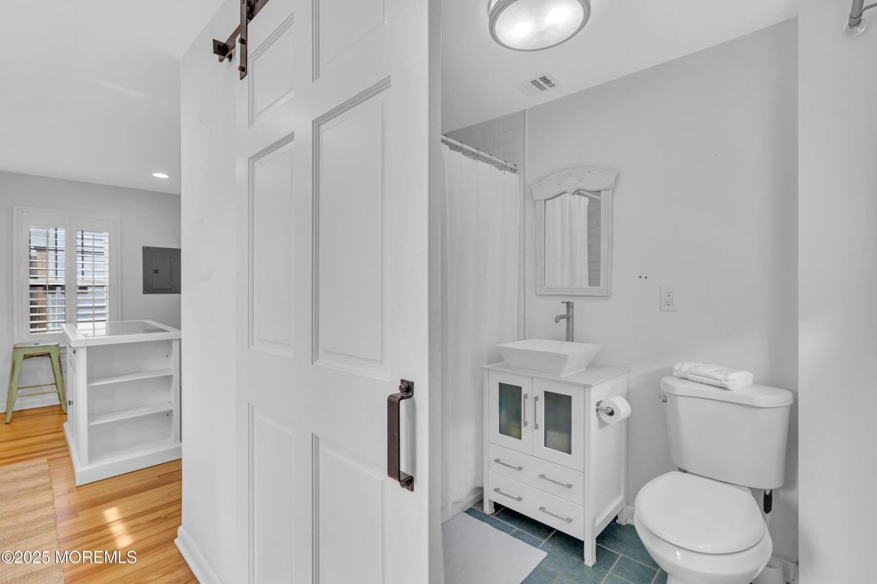 629 Redmond Ave - Photo 3 of 12