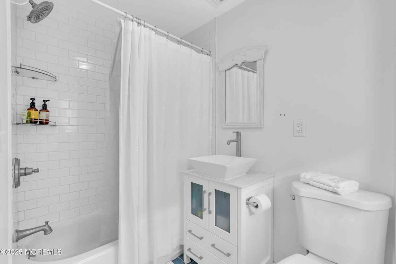 629 Redmond Ave - Photo 4 of 12