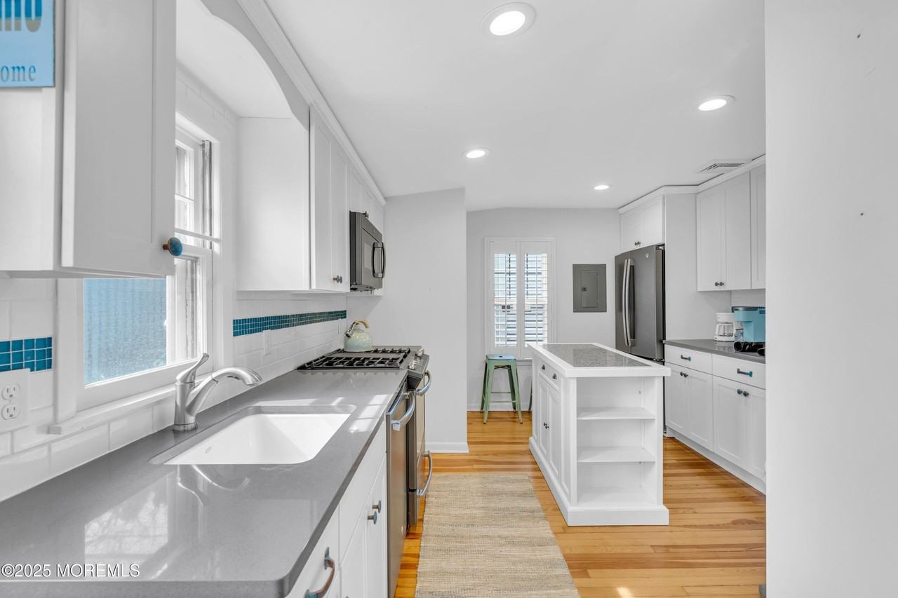 629 Redmond Ave - Photo 5 of 12