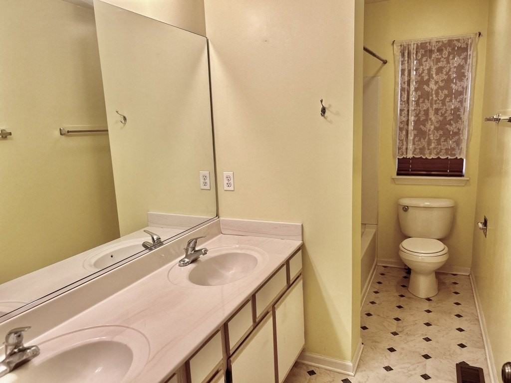 21509 W Georgetown Dr - Photo 7 of 10
