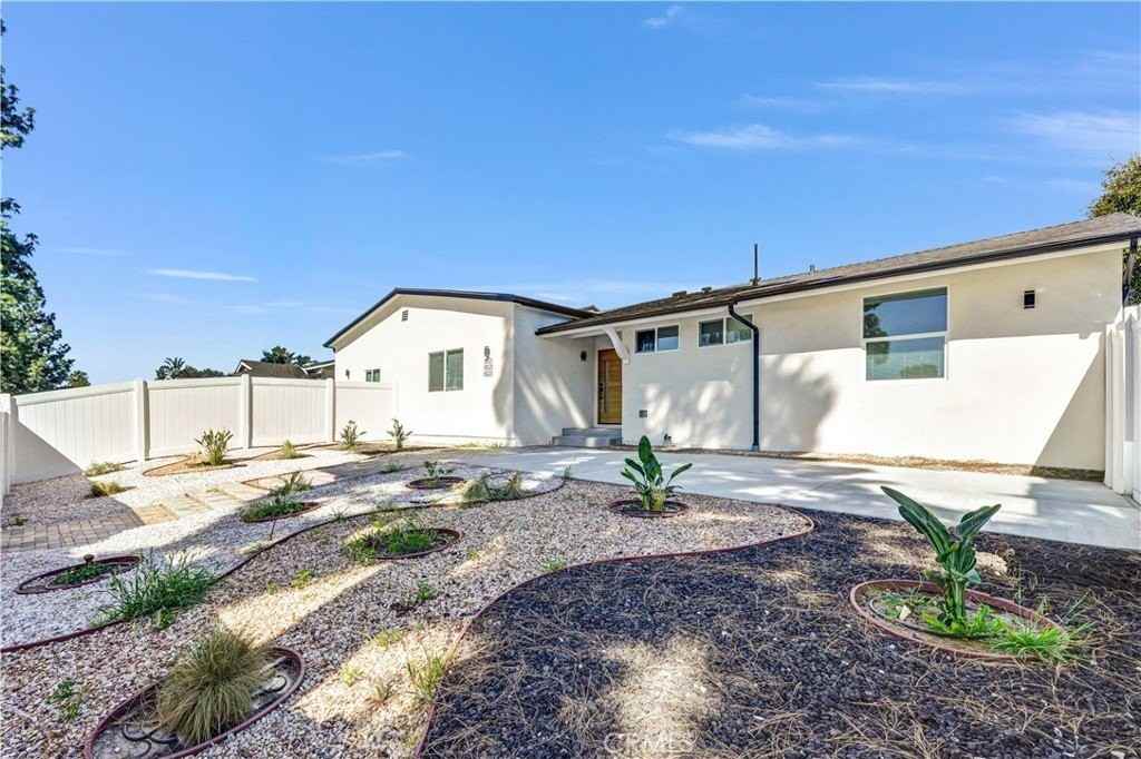 18225 Chatsworth St - Photo 2 of 35