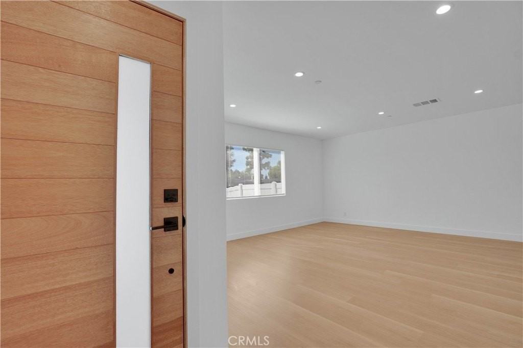 18225 Chatsworth St - Photo 3 of 35