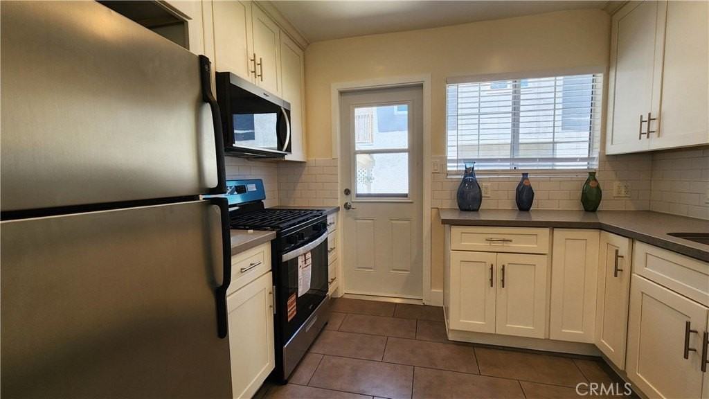 18009 Bullock St - Photo 4 of 18