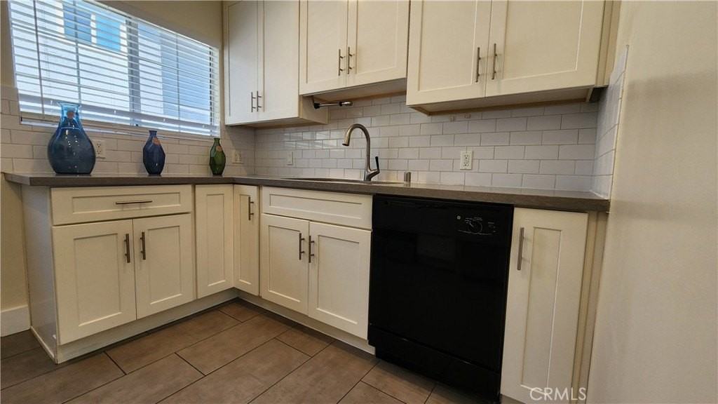 18009 Bullock St - Photo 5 of 18