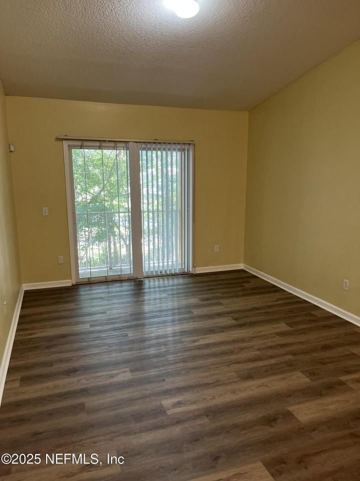 3670 Kirkpatrick Cir #14 - Photo 5 of 11
