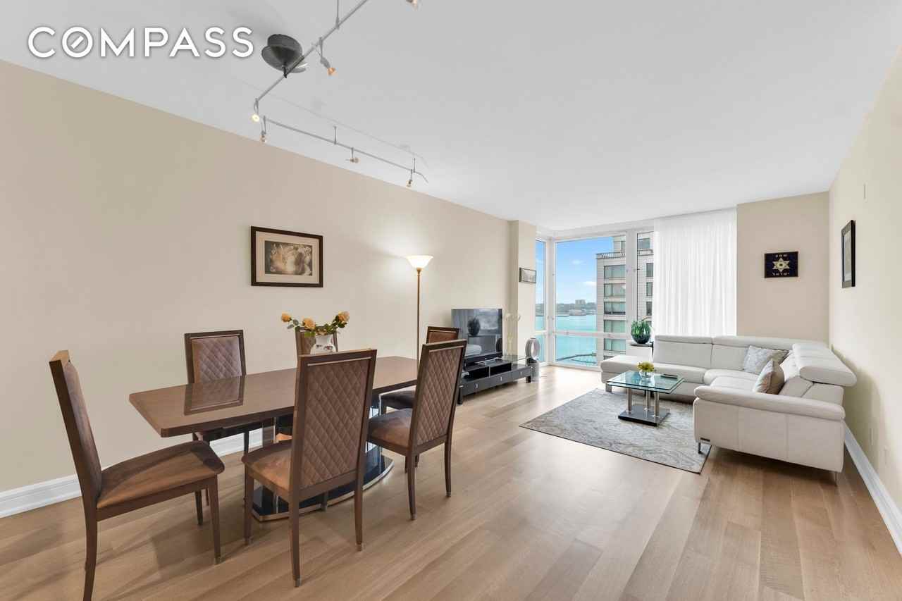 220 Riverside Blvd #27B - Photo 6 of 19