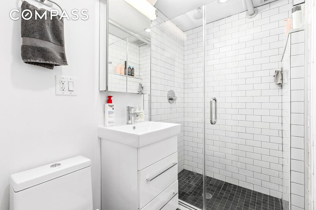 140 W 10th St #BTW - Photo 5 of 8