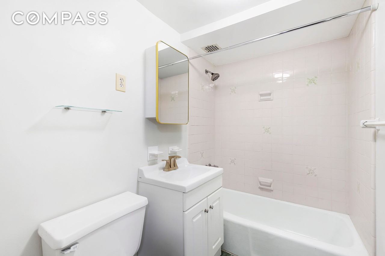 59 E 74th St #6A - Photo 4 of 5