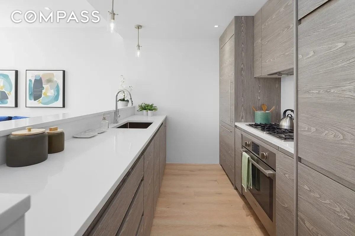 313 W 121st St #2 - Photo 7 of 11