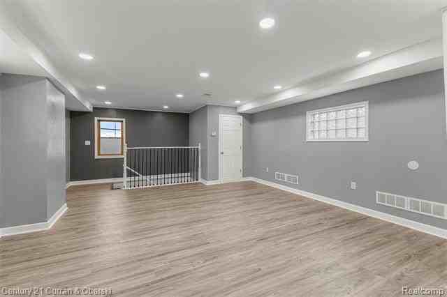 9 Walnut St - Photo 6 of 50