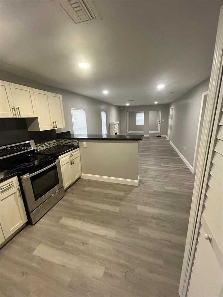 1036 Nw 47th Ter - Photo 3 of 19