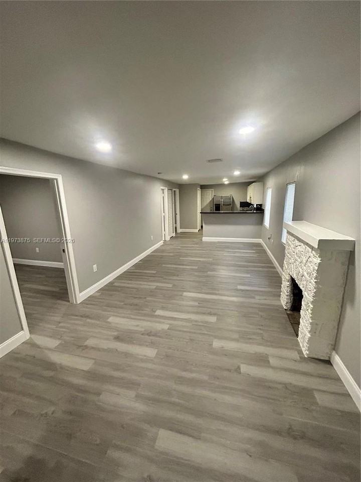 1036 Nw 47th Ter - Photo 4 of 19