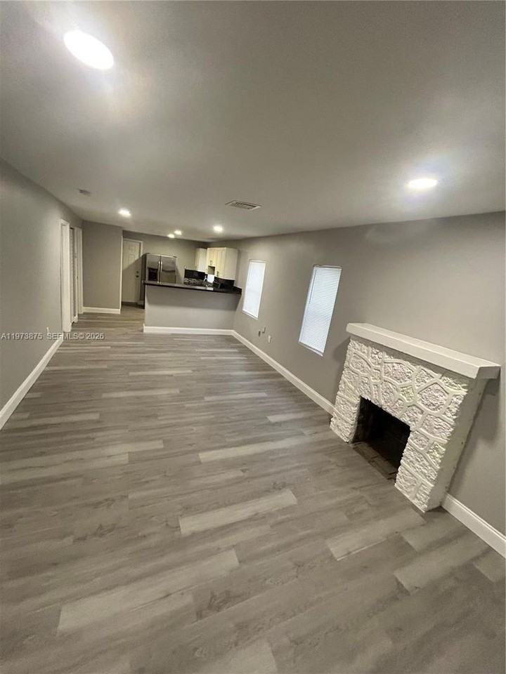 1036 Nw 47th Ter - Photo 5 of 19