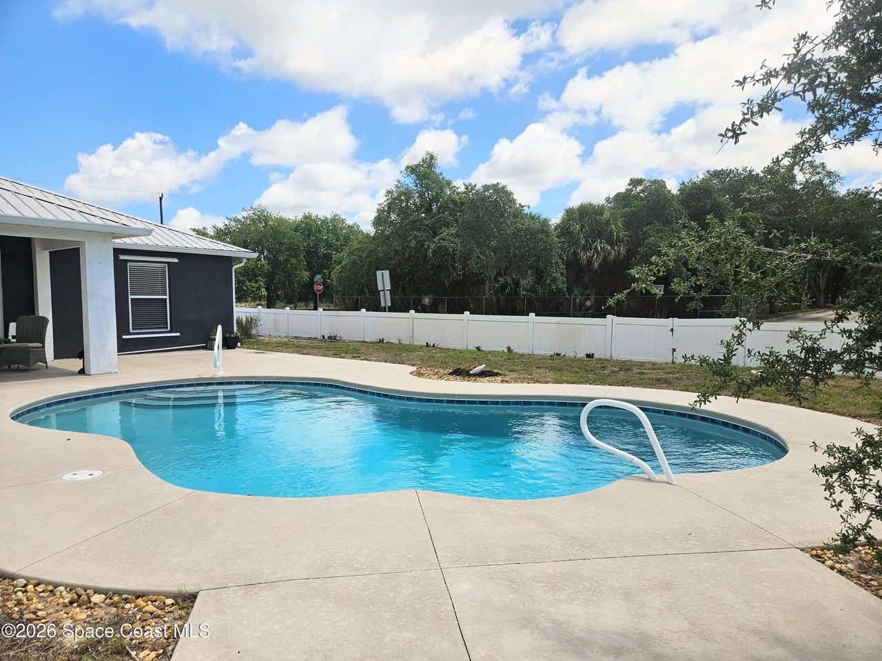 4855 Balfern St - Photo 2 of 28