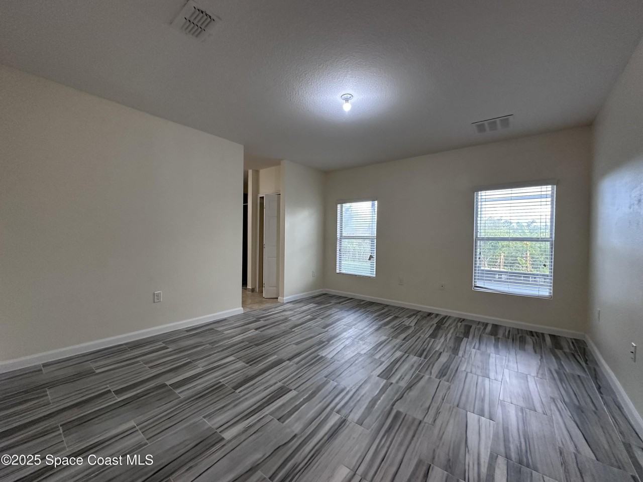 1526 Litchfield Dr - Photo 2 of 19