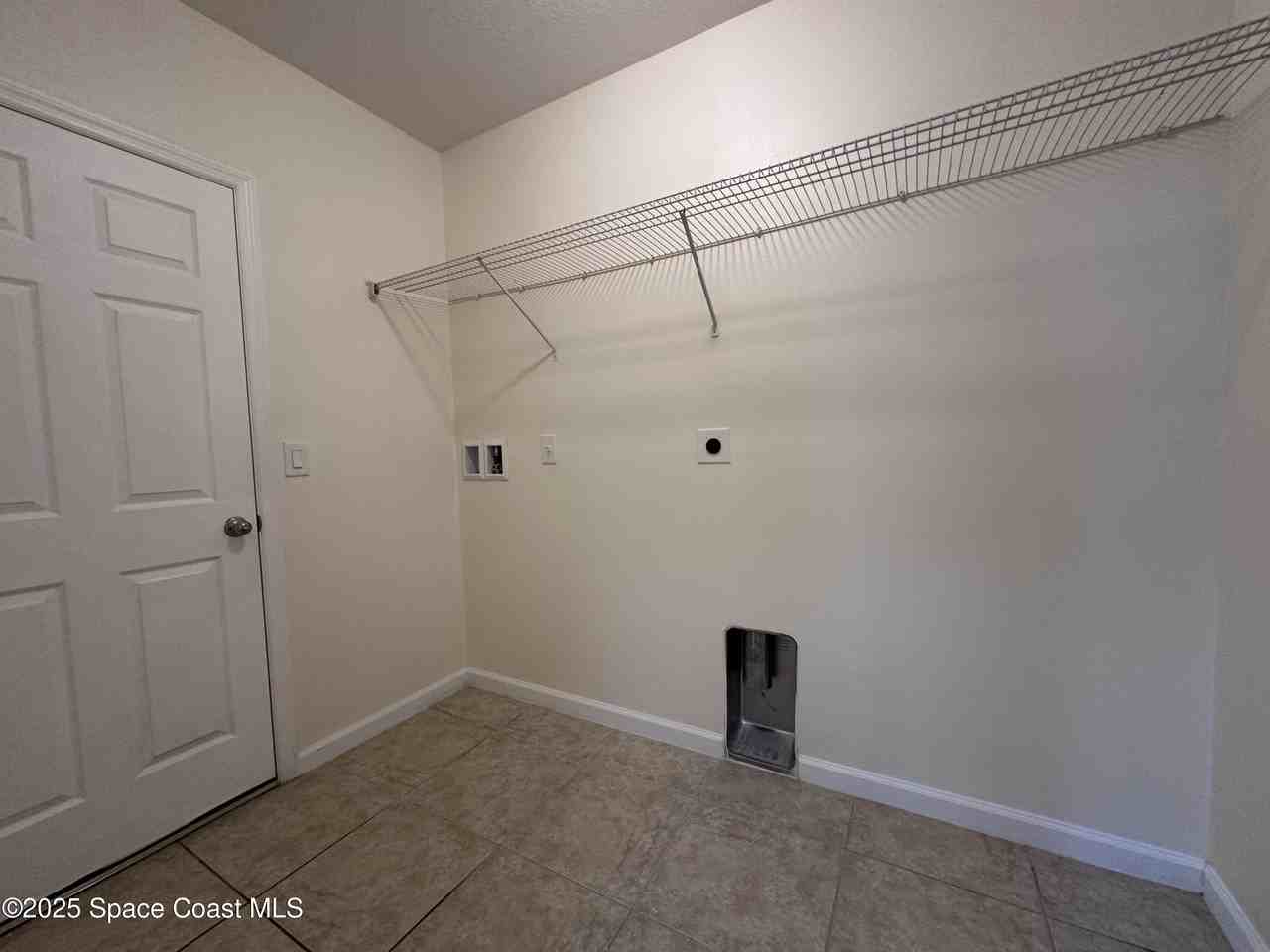 1526 Litchfield Dr - Photo 6 of 19