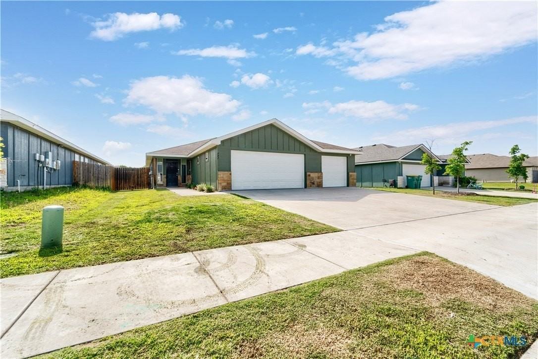 742 Freedom Cir - Photo 2 of 17