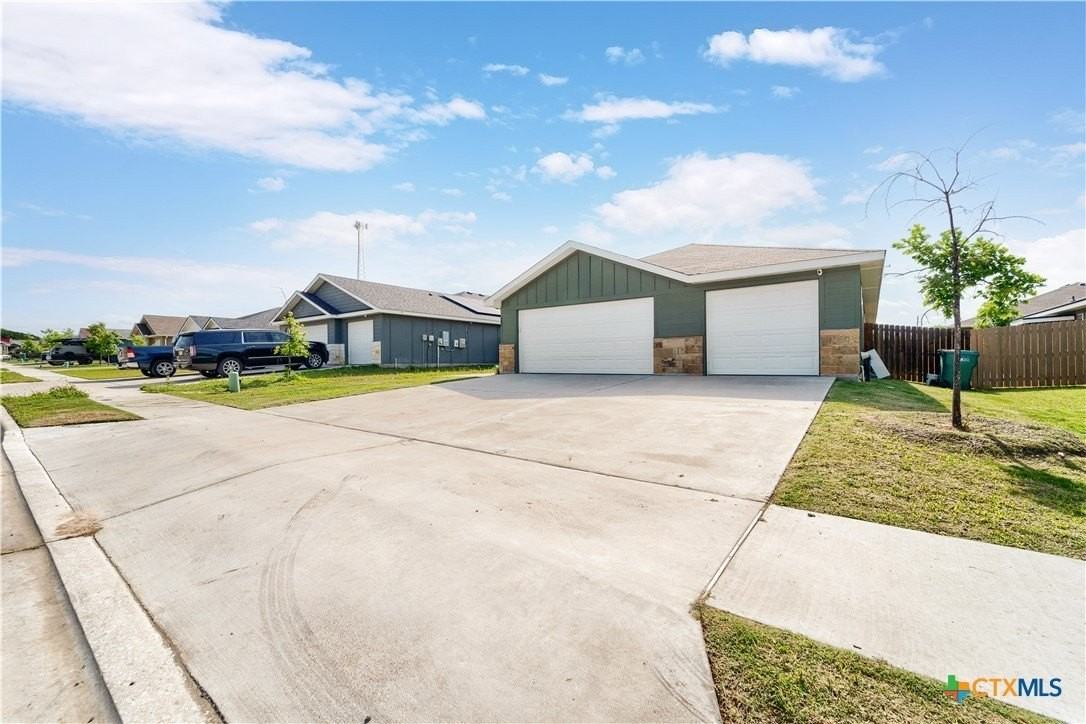 742 Freedom Cir - Photo 3 of 17