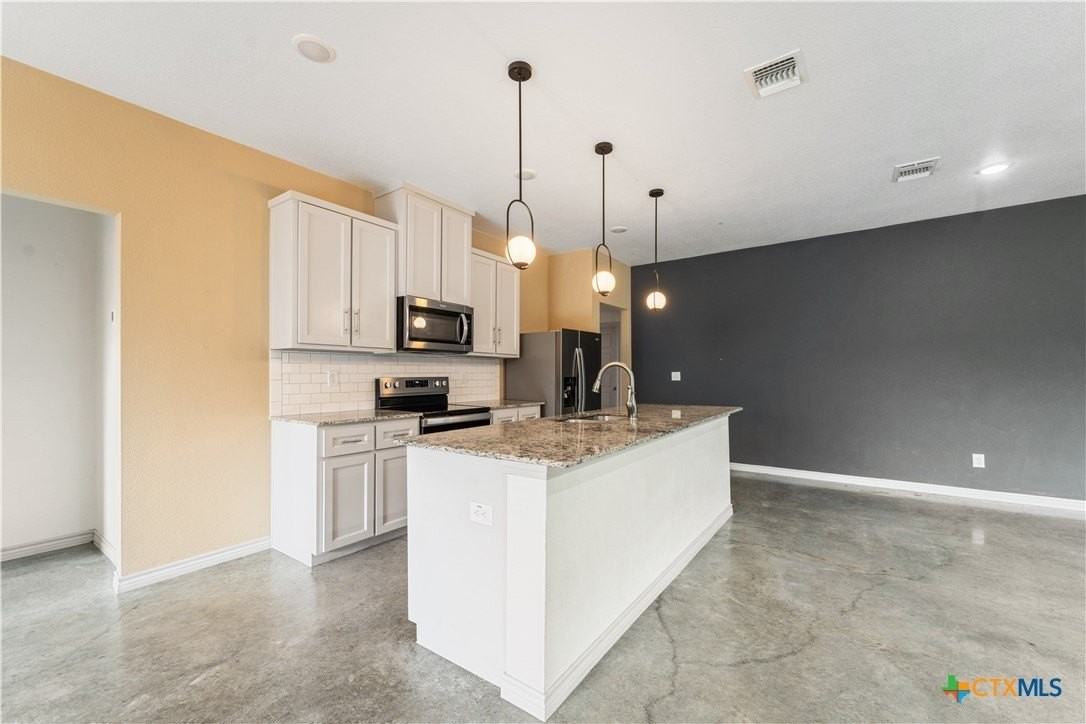 742 Freedom Cir - Photo 5 of 17