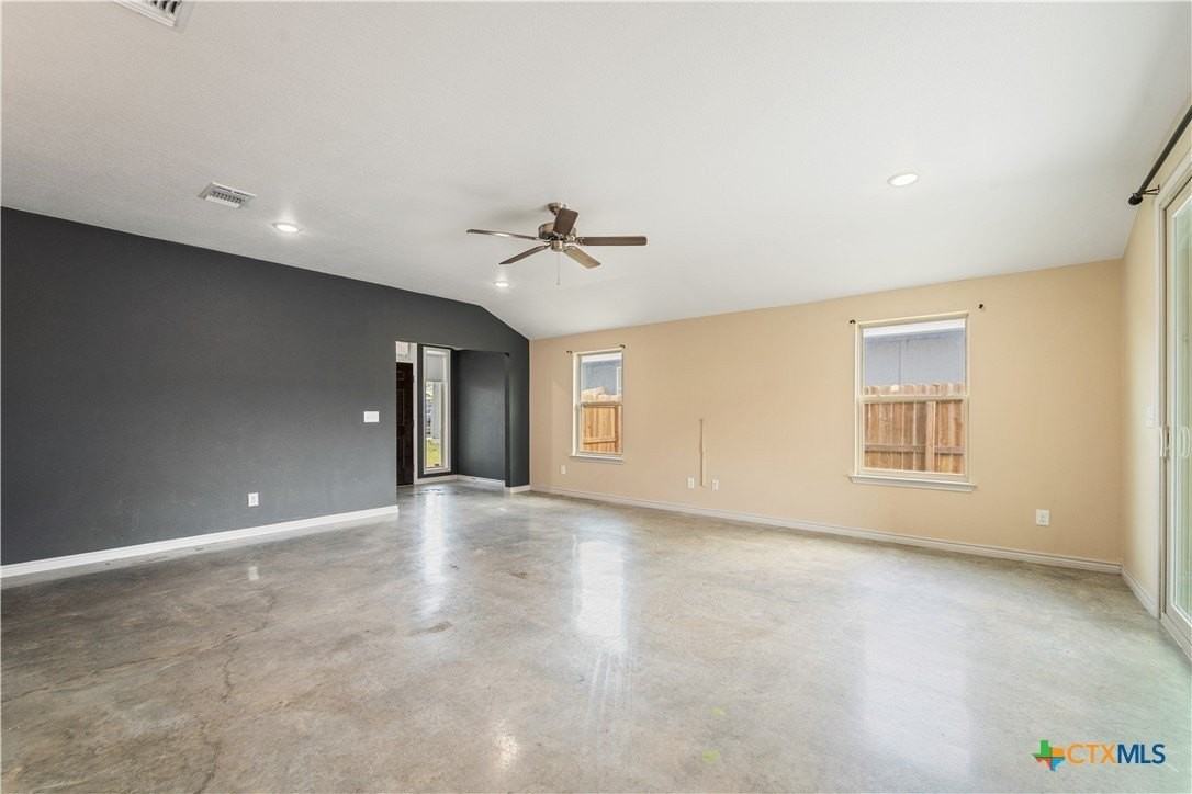 742 Freedom Cir - Photo 7 of 17