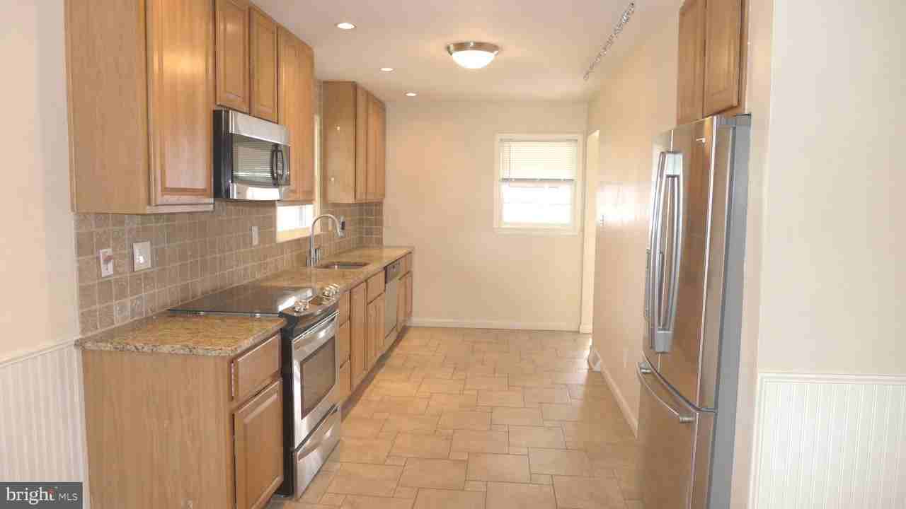93 Great Lake Dr - Photo 6 of 25