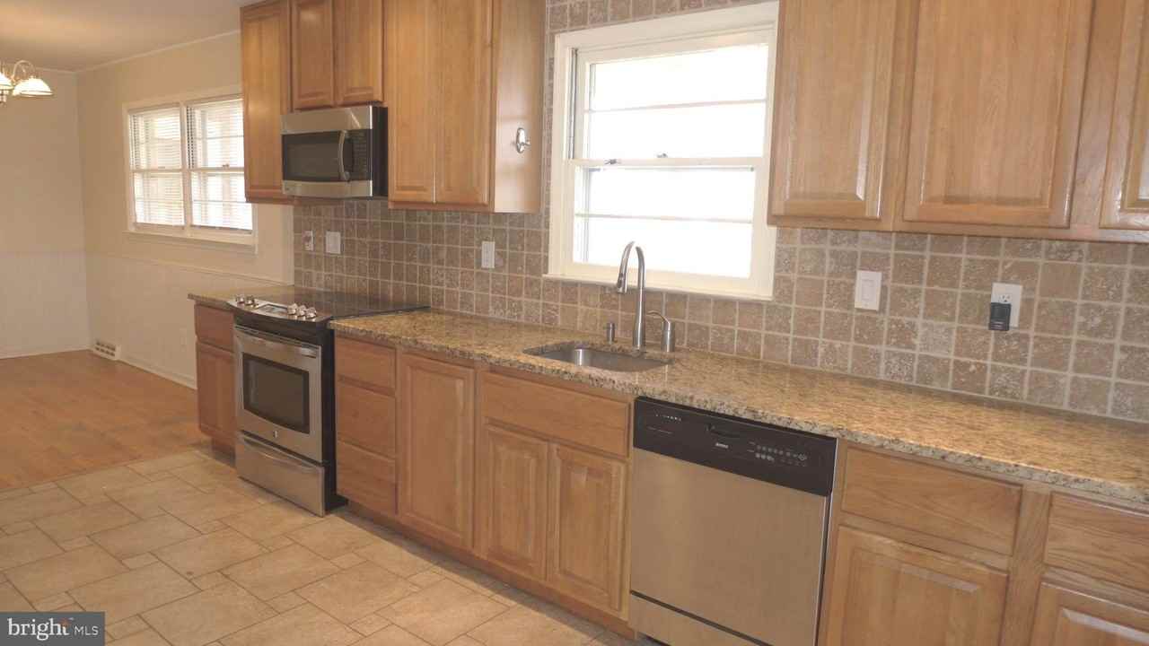 93 Great Lake Dr - Photo 7 of 25