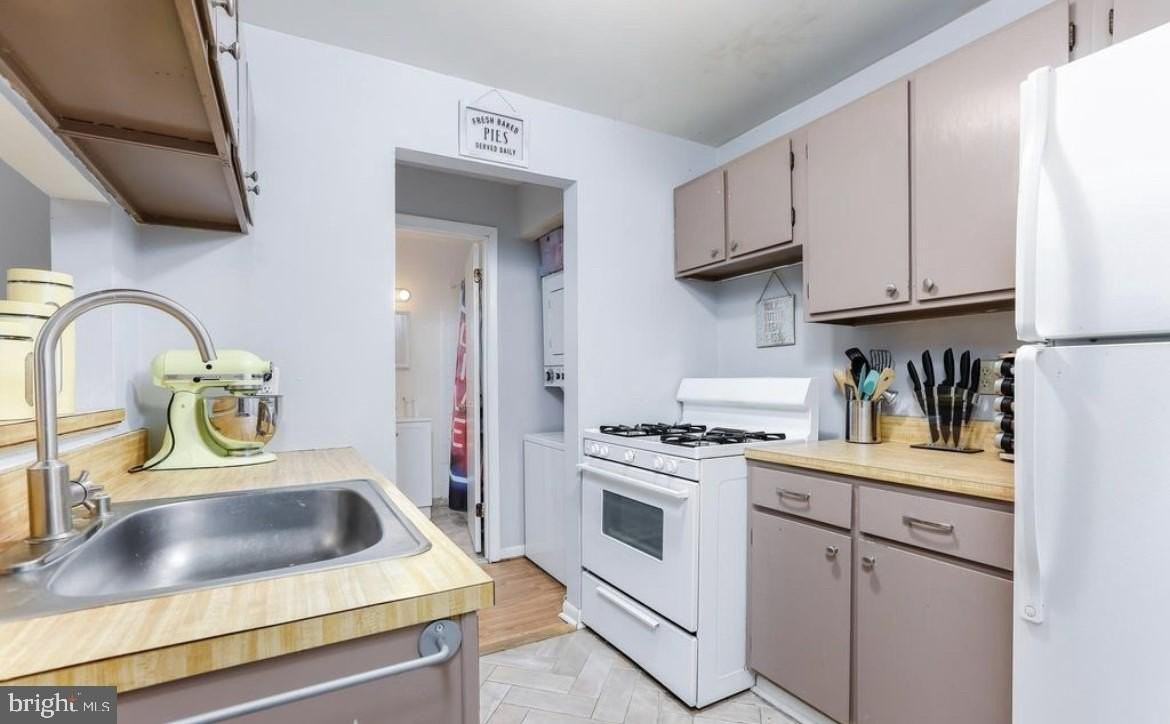 1530 E Baltimore St #1 - Photo 6 of 13
