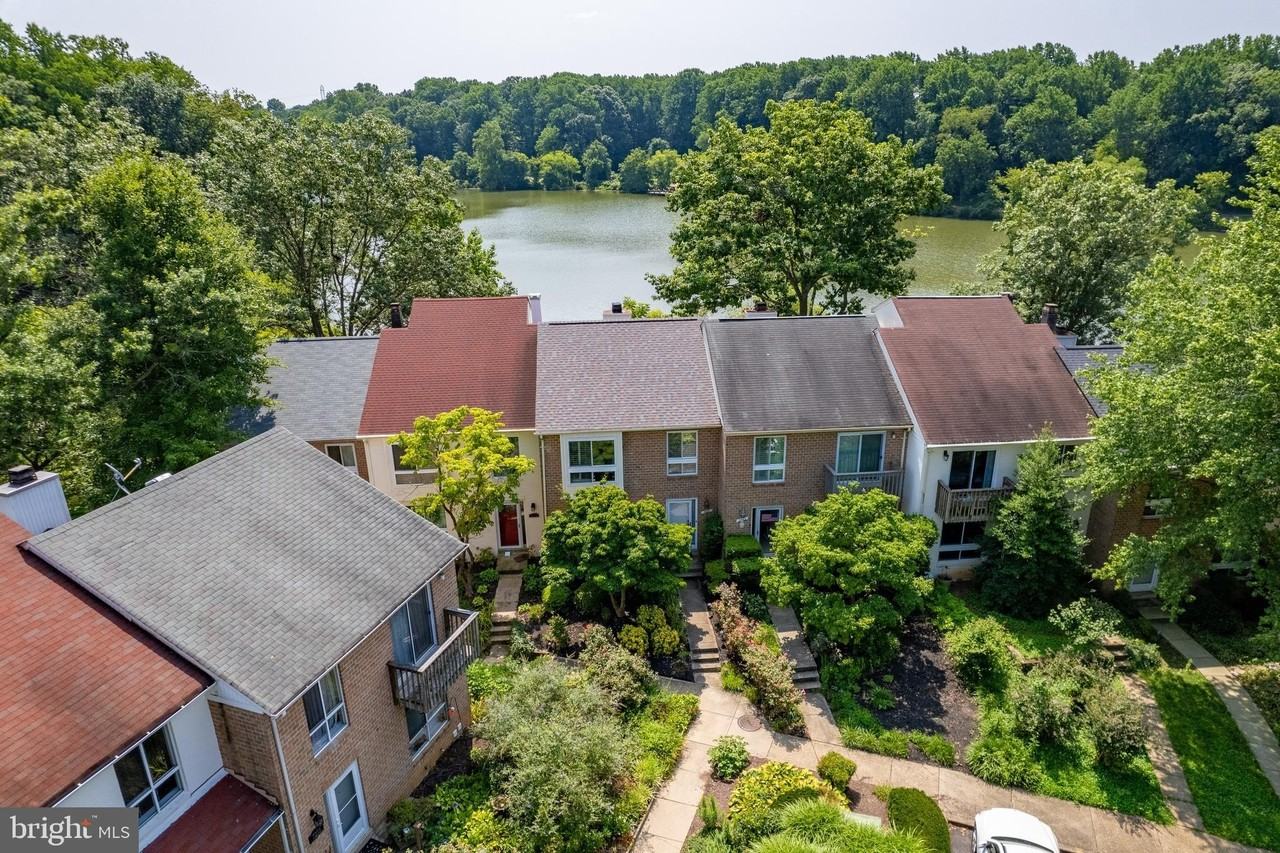 7261 Dockside Ln - Photo 2 of 50
