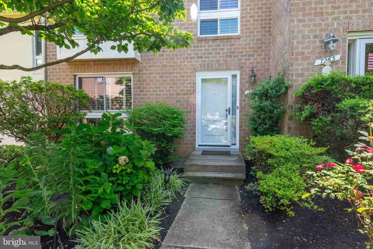 7261 Dockside Ln - Photo 4 of 50