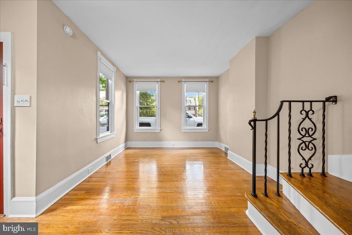522 E Main St - Photo 5 of 43