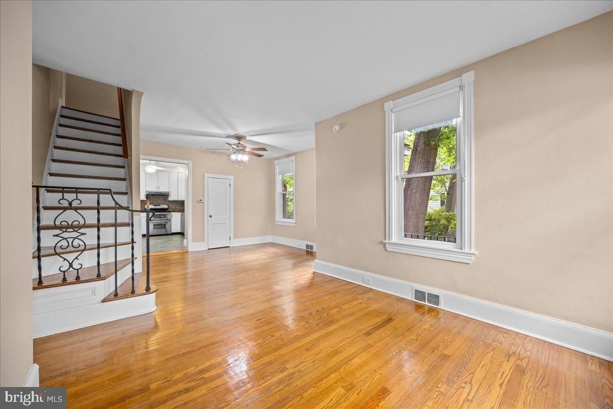 522 E Main St - Photo 6 of 43