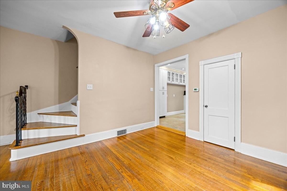 522 E Main St - Photo 7 of 43