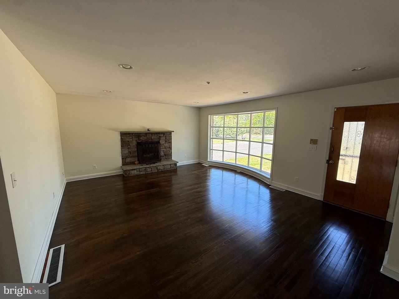 1165 N Tuckahoe Rd - Photo 2 of 5